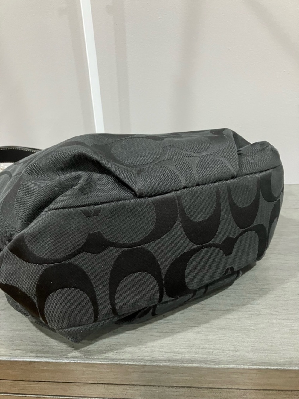 Coach Signature Black Shoulder Bag - Picture 4 of 7